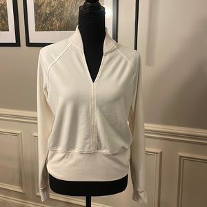 Athleta women’s Eastbound sweatshirt cream size M